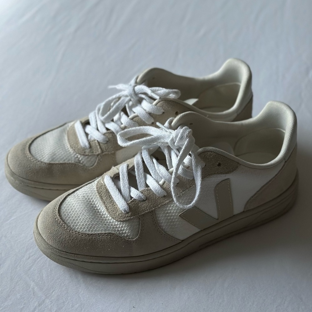 Veja V-10 B-Mesh Natural Pierre Sneakers